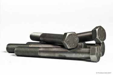 The Difference Between Hex Head Cap Screws & Hex Bolts